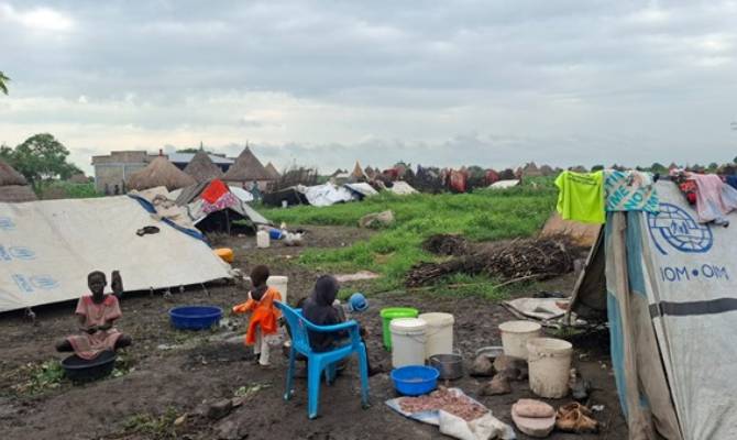 Refugees' temporarily shelter at Moun 